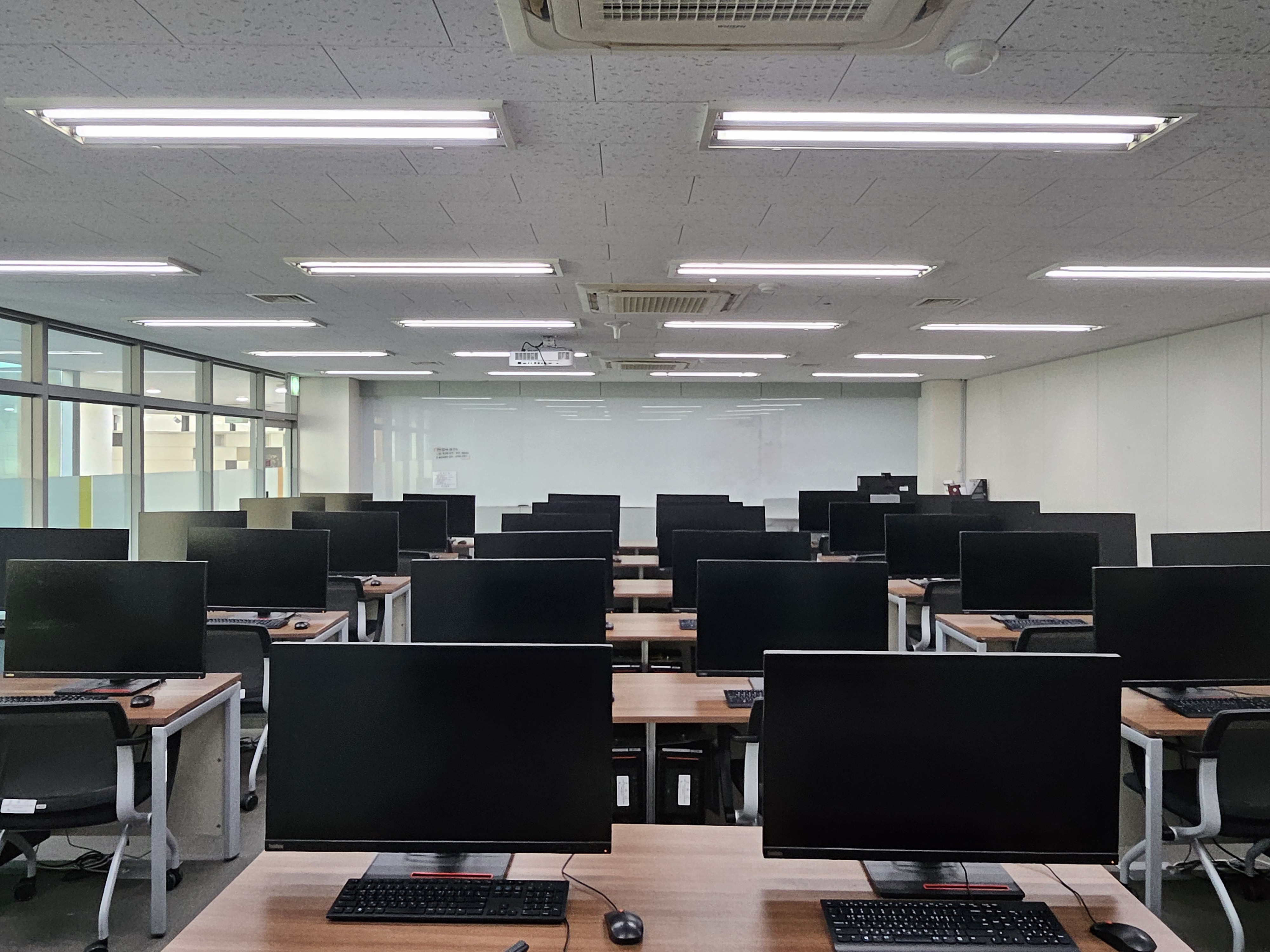 메이커스원 초기창업자영상촬영 편집실 스튜디오2